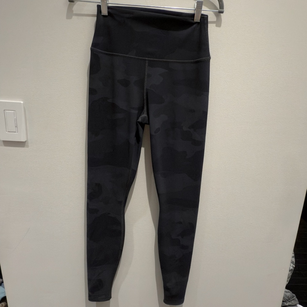 ALO Yoga  High-Waist Camo Vapor Leggings Size Small Made in Portugal - Picture 4 of 10